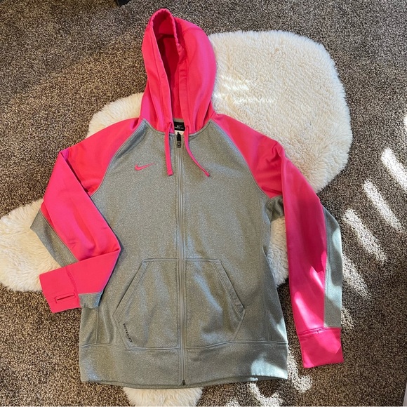 Nike Tops - NIKE Therma-fit Hoodie